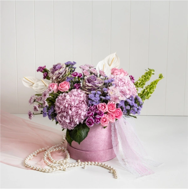 Pink Perfection: This round box overflows with a symphony of soft and vibrant pink blooms